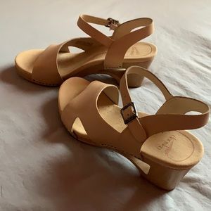 Never worn sz 11 W / 42 Dansko clog sandals w/box
